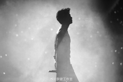 李健
