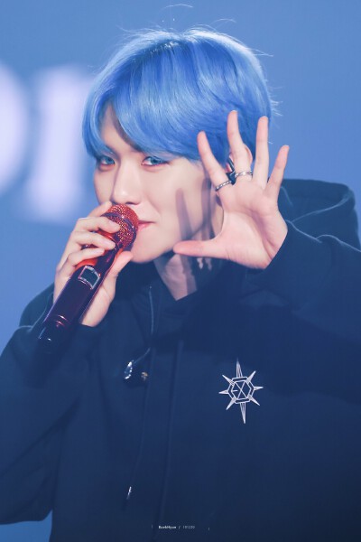 BAEKHYUN 边伯贤