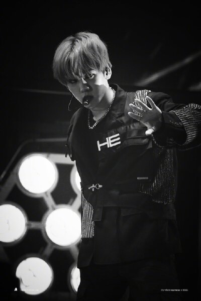 BAEKHYUN 边伯贤