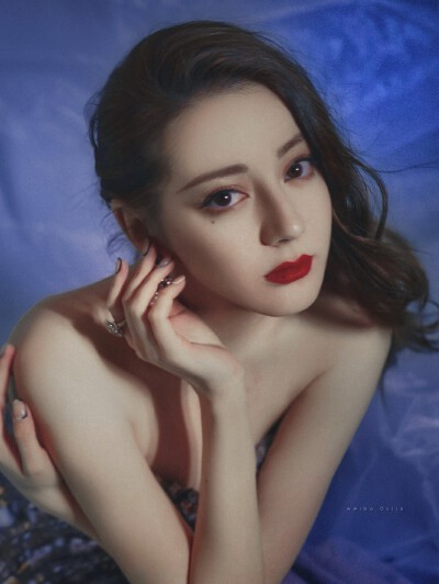 美人永远值得称赞cr：logo