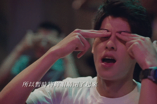 「 是不是在这无数交错的时空之中，早已发生过千万次，我都会像现在这样无可救药地爱上那个来自未来先想要改变这一切的你 」