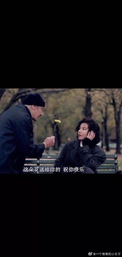 背景
简约