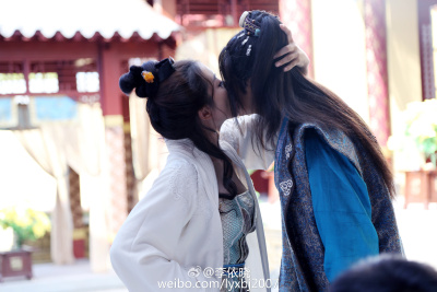 新萧十一郎
李依晓 饰 风四娘
于青斌 饰 杨开泰