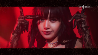Lisa。