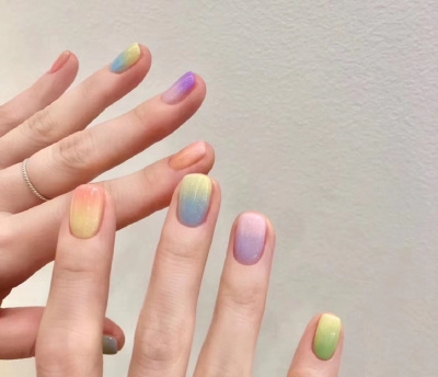 nails

